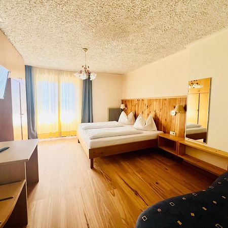 Lake & River Hotel Карецца-аль-Лаго Экстерьер фото