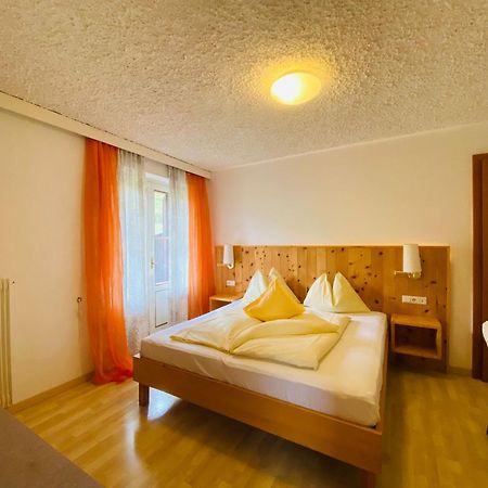 Lake & River Hotel Карецца-аль-Лаго Экстерьер фото