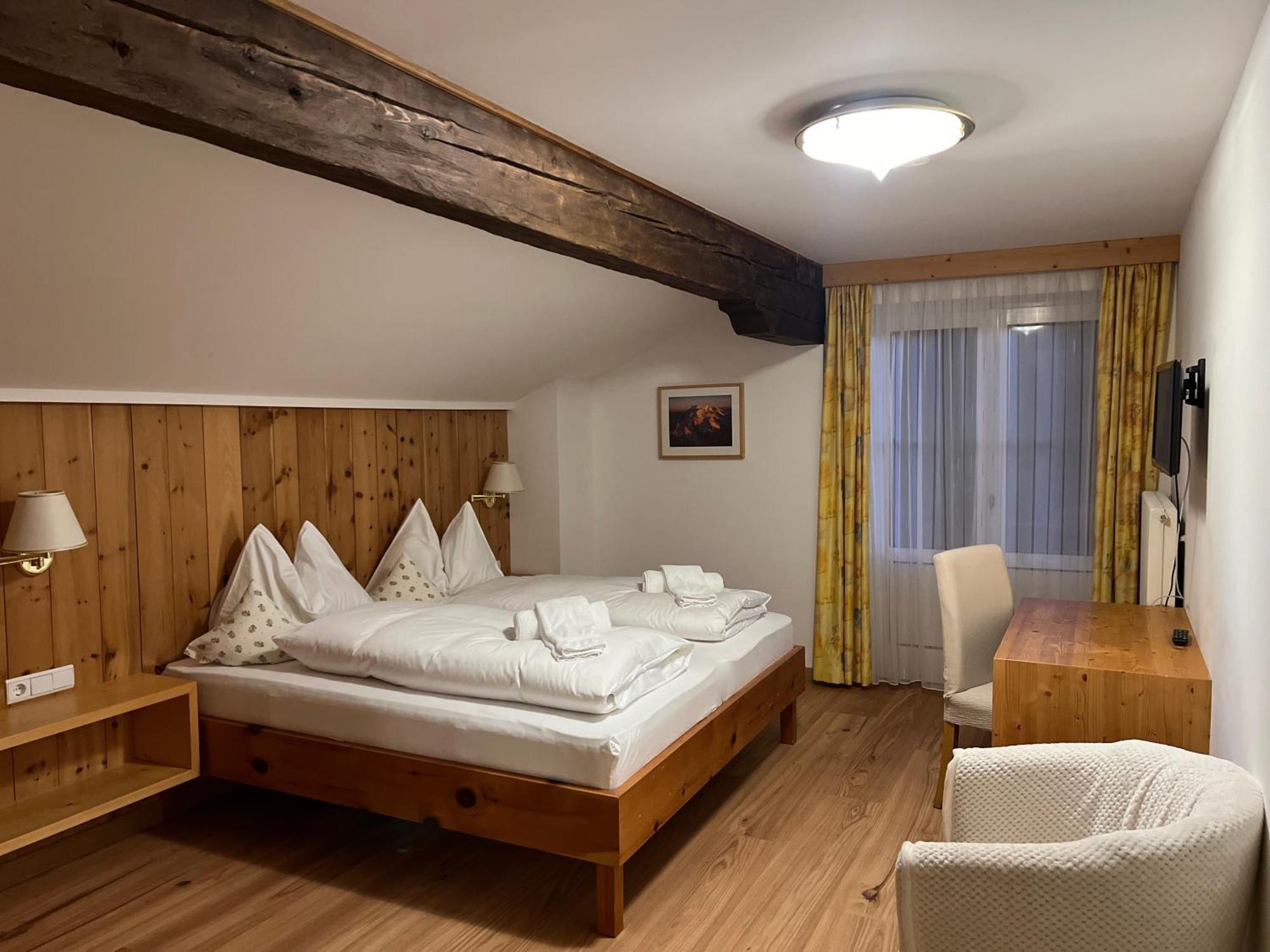 Lake & River Hotel Карецца-аль-Лаго Экстерьер фото